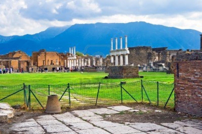 The Ruins of Pompeii: Round-Trip Transfer from Rome