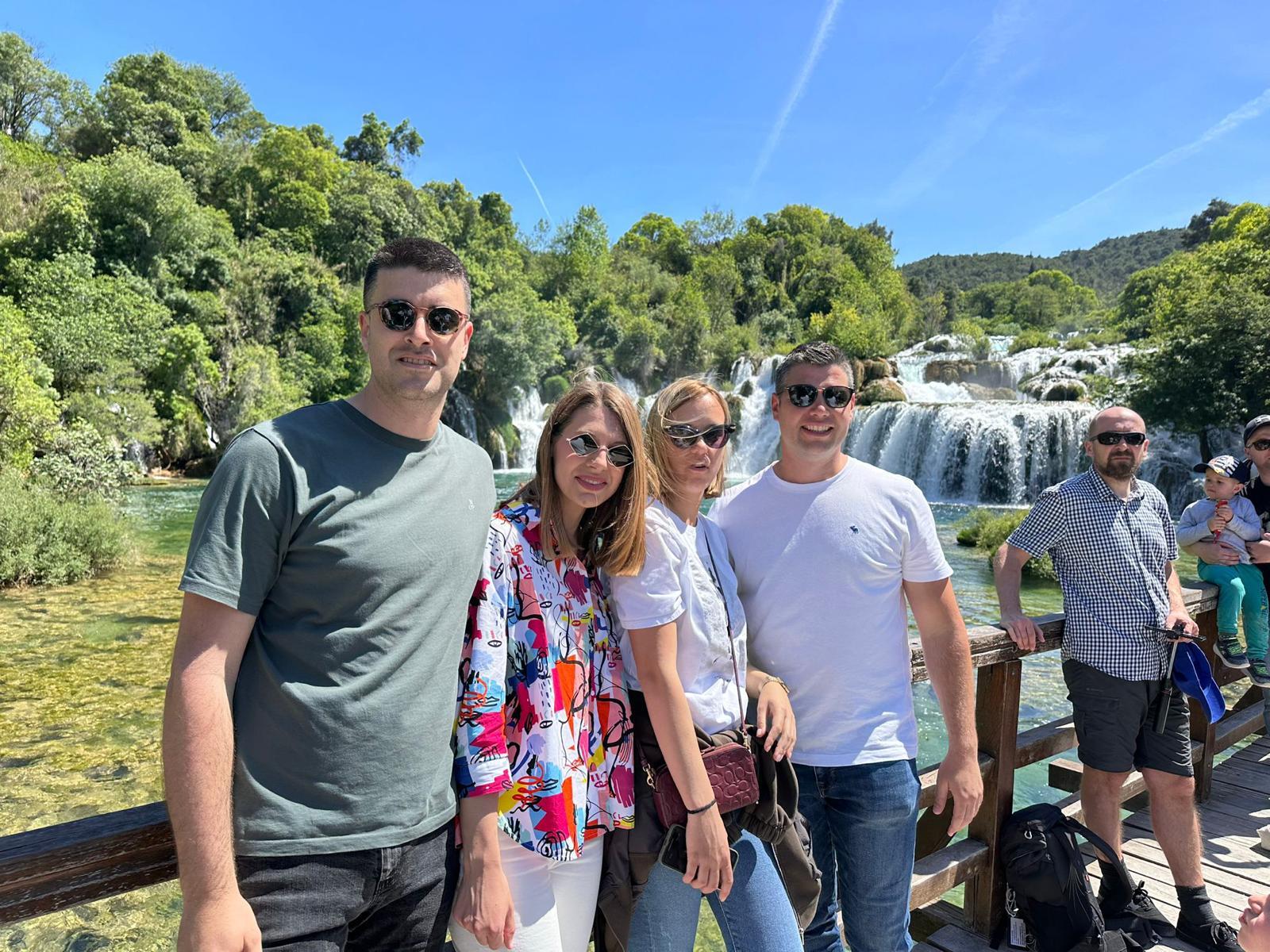 Von Makarska aus: Tagestour zu den Krka-Wasserfällen und Šibenik