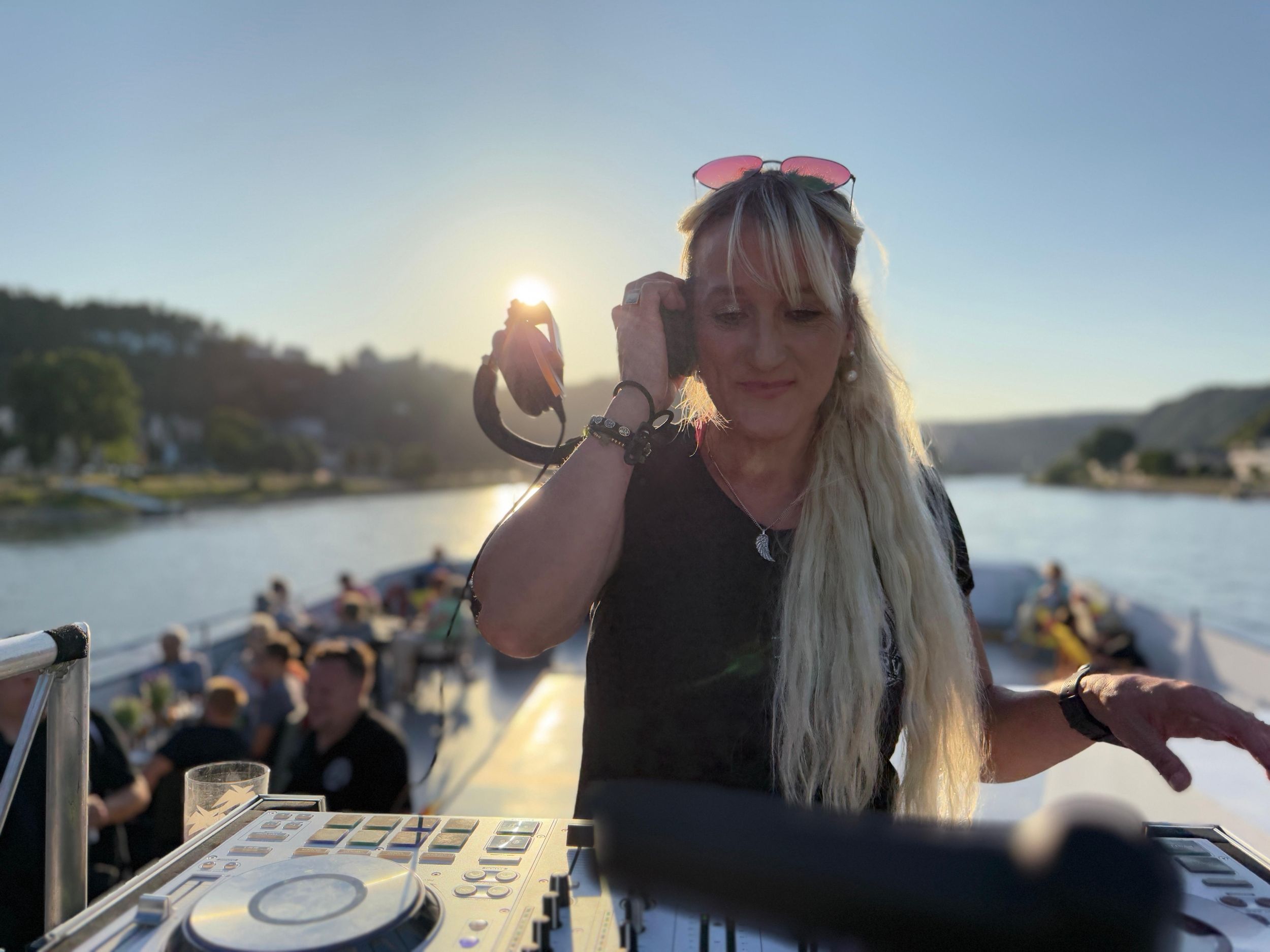 Schiffsparty auf dem Rhein
