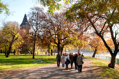 Budapest: Highlights Walking Tour with Strudel House Stop