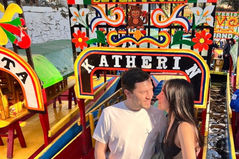 Musique et tequila à Xochimilco, visite de Coyoacán et CUMusique et Tequila à Xochimilco visite Coyoacán et CU