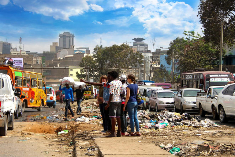 Tour a pie por los barrios marginales de Kibera