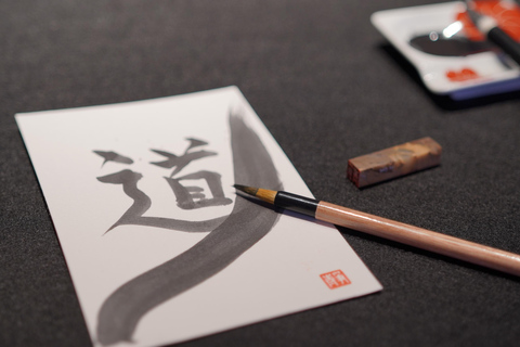 Taller de caligrafía en Kioto: diseña tu logotipo kanji en papel washiTaller de caligrafía en Kioto: diseña tu logotipo kanji en washi