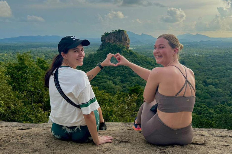 Depuis Kandy : Excursion d&#039;une journée à Sigiriya, Dambulla et Minneriya