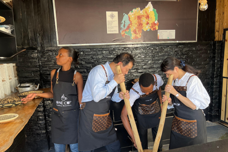 Kigali: Traditional Coffee MasterClass from Farm to Cup