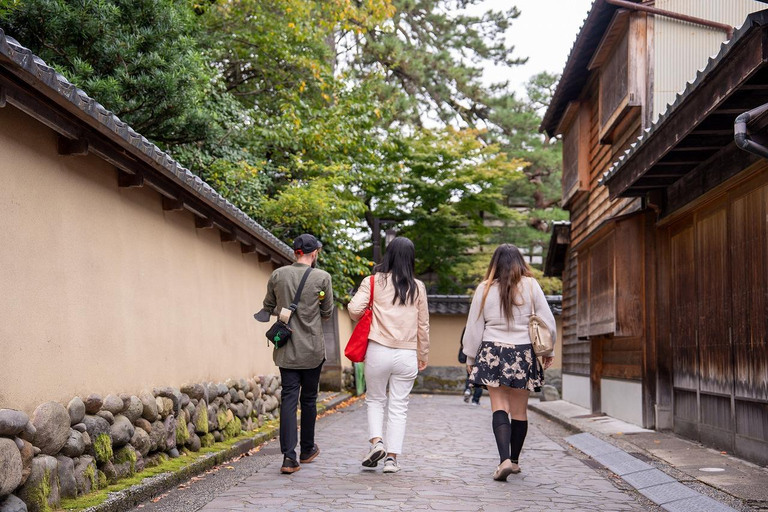Kanazawa: Samurai and Geisha Culture Walking Tour with Lunch