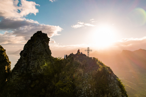 Mauritius: Escursione e scalata guidata del monte Le Morne all&#039;albaLe Morne Mountain Sunrise Escursione e arrampicata