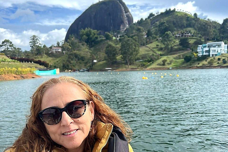 Guatapé: Boat Tour, Peñol Rock & Colorful Town with Meals