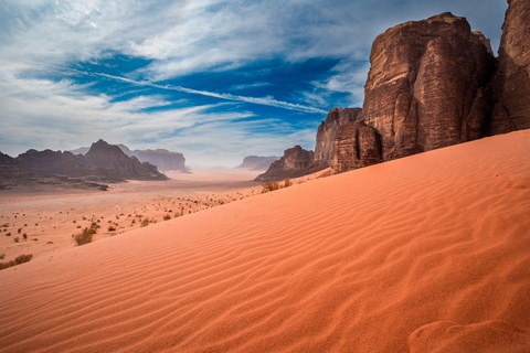 Wadi Rum: 4x4 Jeep Tour 6 timmar med solnedgång och med övernattning