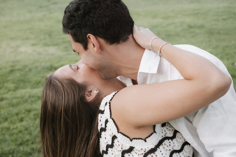 Santiago: Couple's photo shoot in the city's most beautiful park