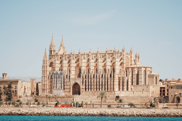 Majorka: rejs po Palma City z kultowymi zabytkamiMajorka: Rejs po Palma z widokiem na kultowe zabytki