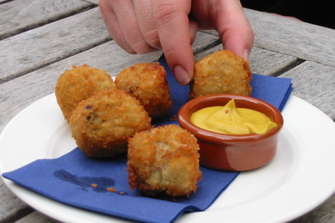 Utrecht - Food Tour: Try out 6 dutch bites