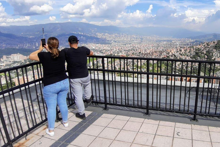 Medellín: Metro and Metro Cable Tour