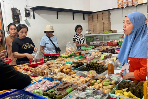 Yogyakarta: Morning Breakfast and Market Experience Morning Breakfast and Market Experience with Walking Tour