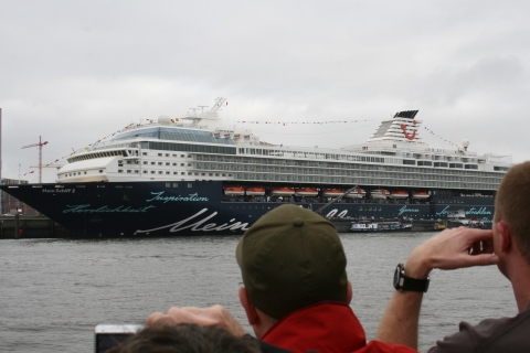 Hamburg: 1-Hour Harbor Cruise Public 1-hour Classic Harbor Cruise