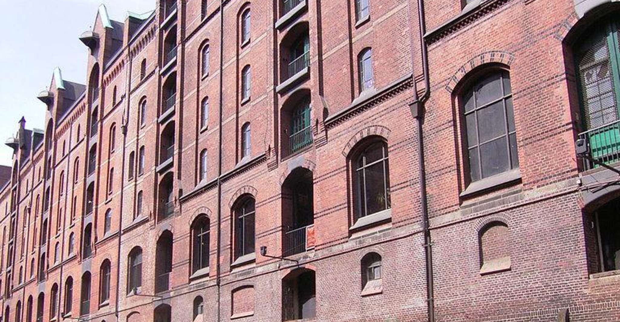 Hamburg, 1-Hour Harbor Cruise - Hizvo
