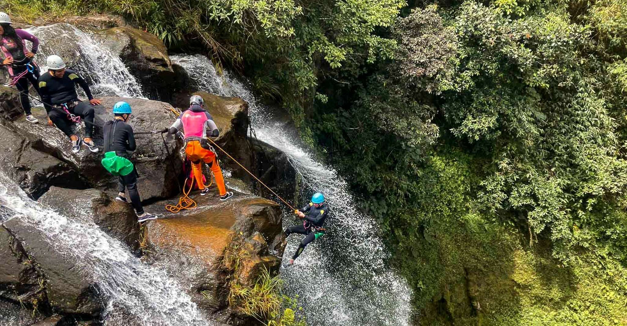 Baños de Agua Santa, Canyoning dans les cascades de Chamana - Hizvo
