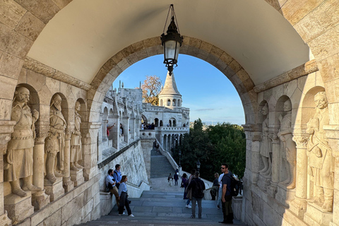 Buda Castle: Guided Walking Tour with Royal Cake Tasting