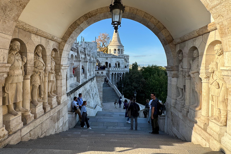 Buda Castle: Guided Walking Tour with Royal Cake Tasting