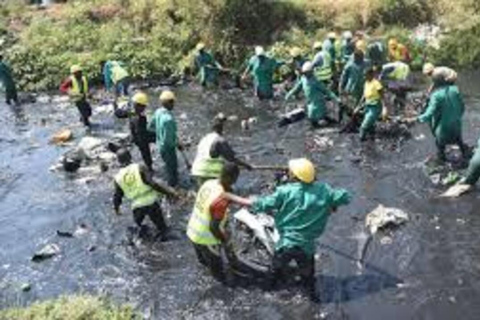 Nairobi: River Kayaking and Clean-Up Experience