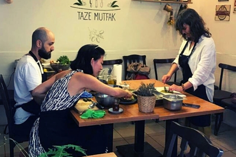 Istanbul: Klasse für traditionelle türkische Küche mit RakiUnterricht in traditioneller türkischer Küche mit Raki