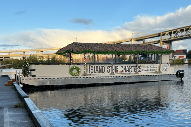 Portland, Oregon: rejs z paradą świątecznych statków (2 godz.)2-godzinne rejsy świątecznymi statkami w stylu wyspiarskim