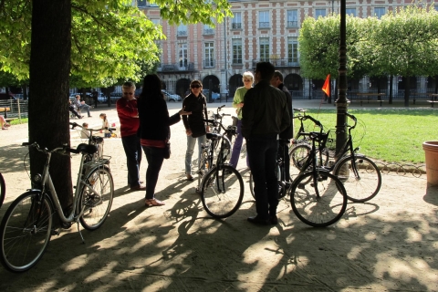 Descubre el corazón de París en bicicletaTour en francés