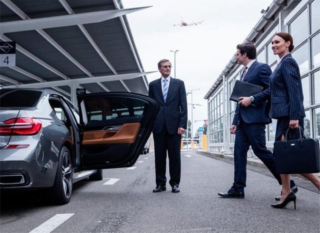 Barcelona: Private Airport Transfer to City Center