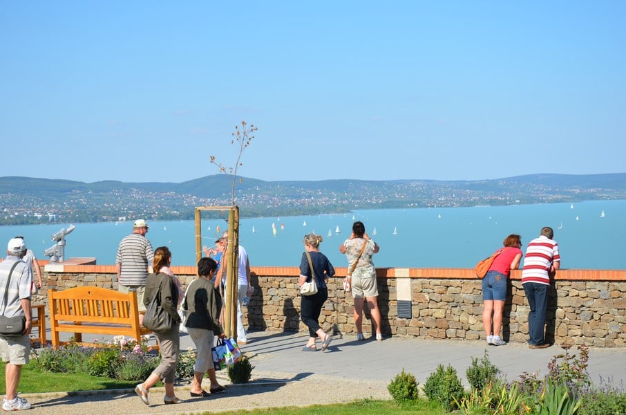 Budapest: Tour privado de un día por el Lago Balatón y Herend