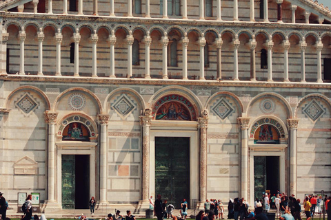 Pisa Multilingual Audio Guided Walking Tour with Tour Leader