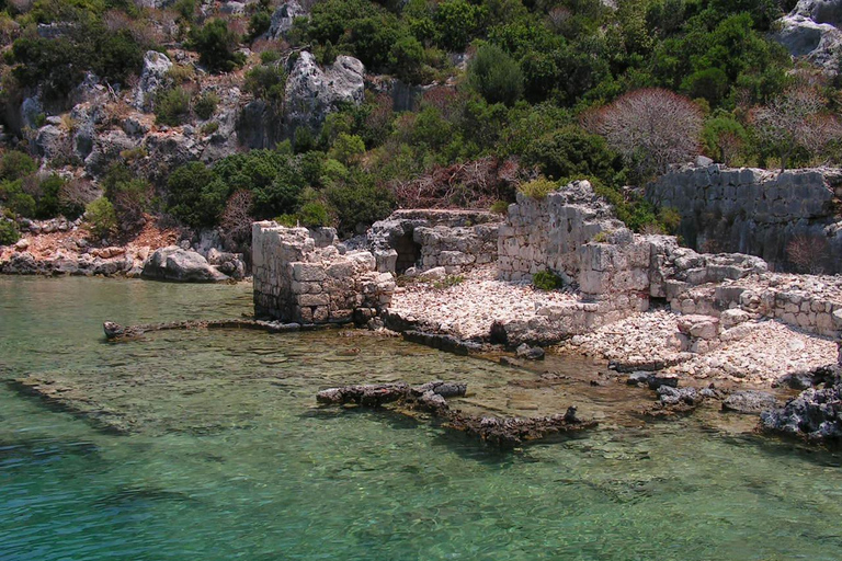 Kalkan: Bootsfahrt zur versunkenen Stadt KekovaAb Kalkan: Bootstour zur versunkenen Stadt Kekova