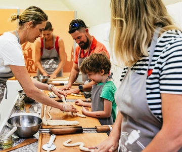 Budapest: City Center Hungarian Chimney Cake Workshop
