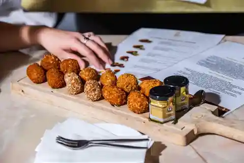 Amesterdão: Degustação de Bitterballen e Croquetes Holandeses