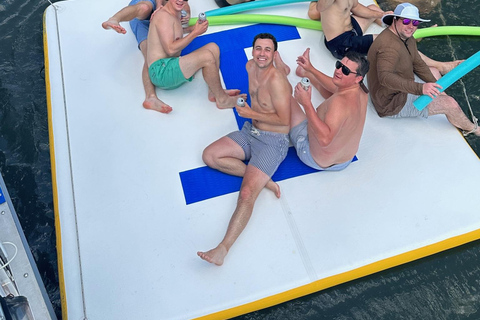 Charleston: Noleggio barca privata; Capitano e accompagnatore; Fino a 22 personeBarca privata con capitano: 3 ore da 15 a 18 passeggeri