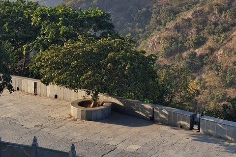 Monsoon Palace visit with Hotel Pickup-dropoff All Inclusive Guided Hiking at Monsoon Palace with Lunch