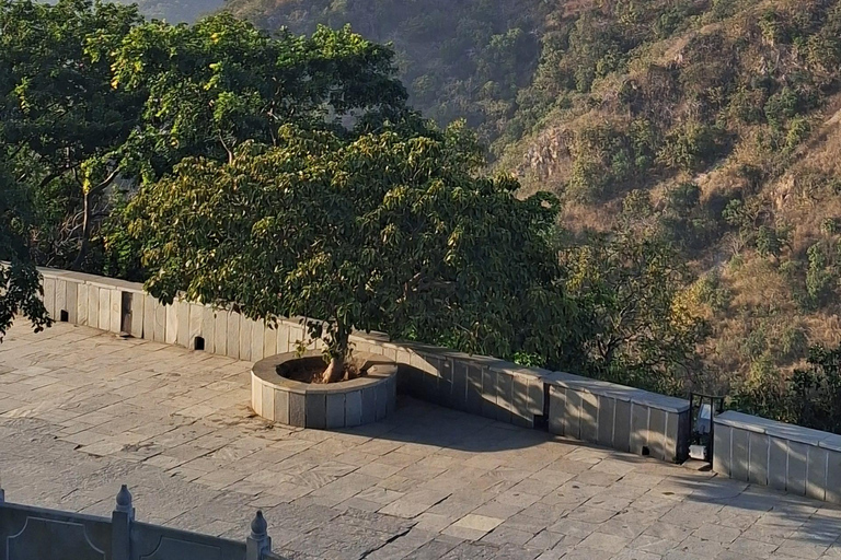 Monsoon Palace visit with Hotel Pickup-dropoff All Inclusive Guided Hiking at Monsoon Palace with Lunch