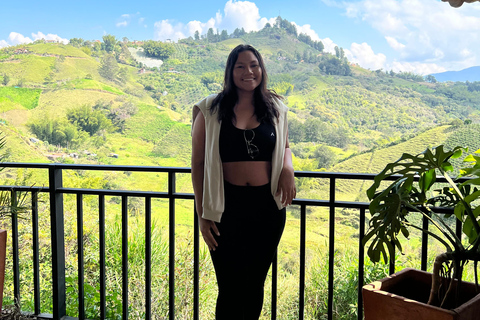 Visita Guatape e aldeias, passeio de barco com pequeno-almoço e almoço Medellin