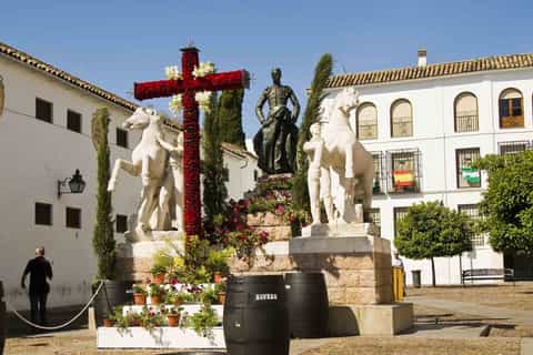 Cordoba: May Crosses 2-Hour Tapas Tour