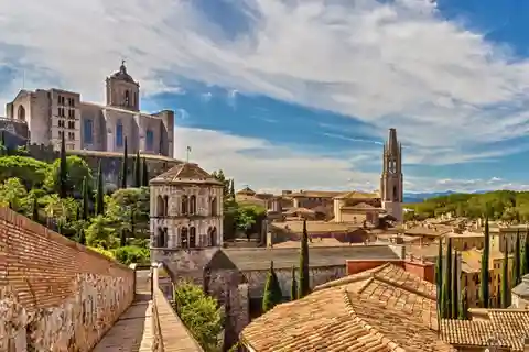 Girona: Discover the City - Audio Walking Guide App-Based