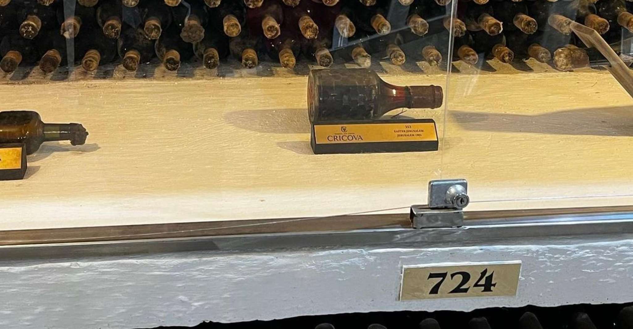 モルドバ、チシナウツアー、修道院、クリコバワイナリー - Housity