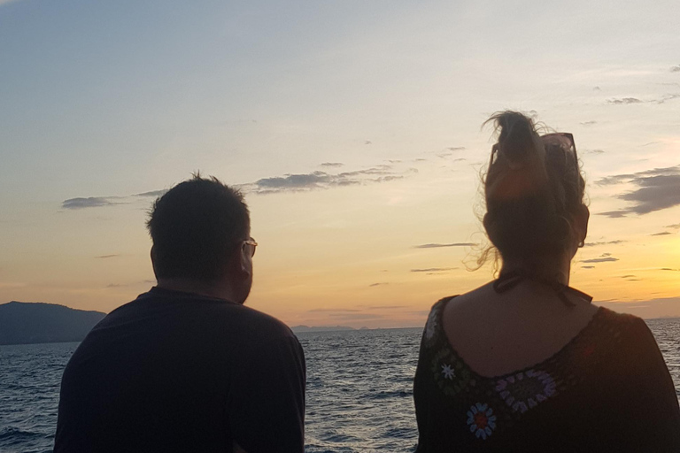Koh Samui: Całodniowy rejs na wyspę Koh Phangan z zachodem słońcaKoh Samui: całodniowy rejs na wyspę Koh Phangan z zachodem słońca