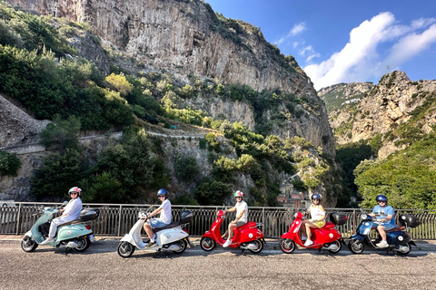 Von Ravello oder Salerno aus: Vespa Amalfiküste Tour mit Zwischenstopps