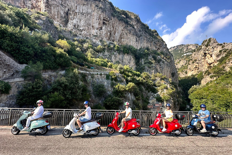 Van Ravello of Salerno: Vespa Amalfi Coast Tour met tussenstops