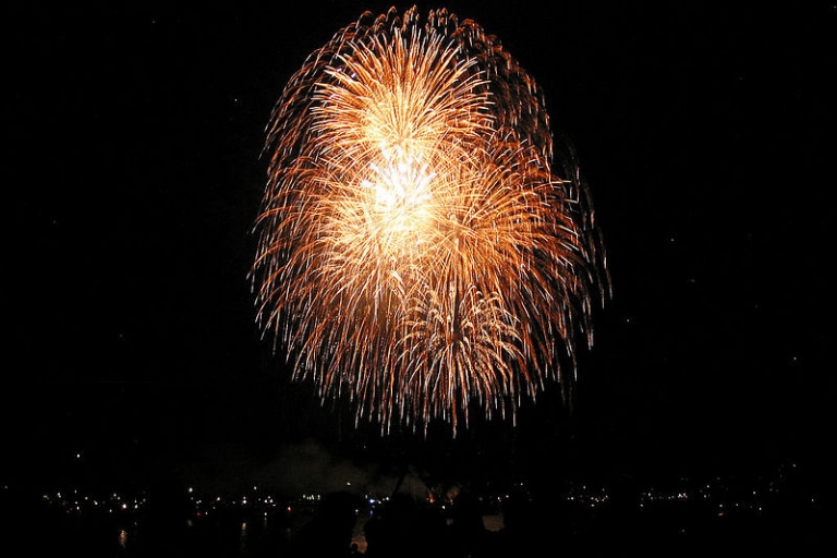 Oahu: Waikiki Feuerwerk-Segeltour am FreitagabendWaikiki: Freitagabend-Bootsfahrt mit Feuerwerk