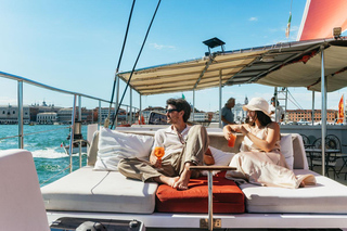 Venedig: Lagunen-Katamaran-Kreuzfahrt mit Musik und Getränken
