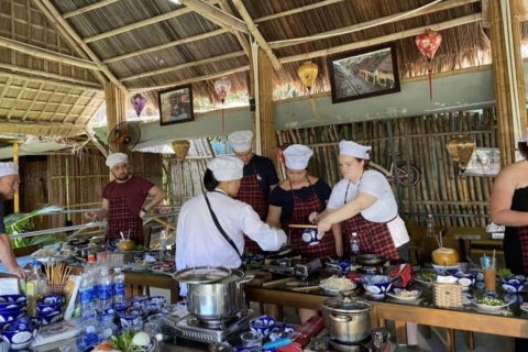 Vietnamesischer Kochkurs mit einheimischer Familie in Hoi AnKochkurs mit Markt und Korbbootsfahrt