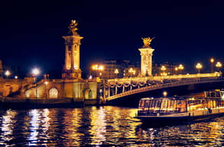 Paris: Dinner-Bootsfahrt am frühen Abend mit Paris Seine