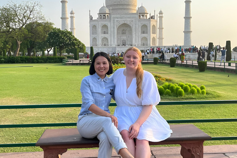 Delhi: Private Taj Mahal Sunrise Same Day Tour with Transfer A/C Car + Tour Guide only
