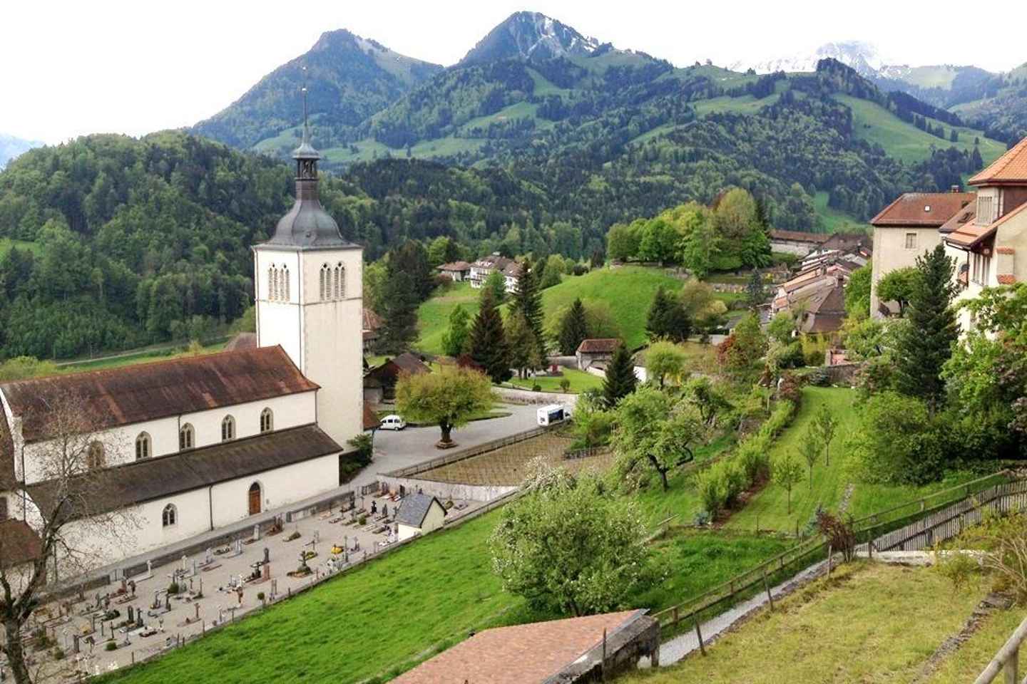 Interlaken: Cheese and Chocolate Full-Day Food Tour