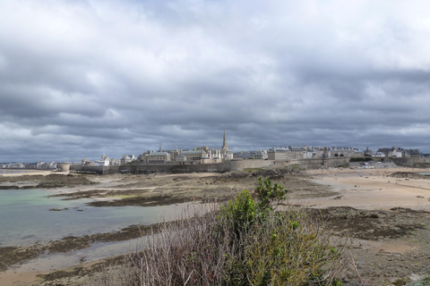 Saint-Malo: Private Guided Tour of the Historic Walled City Saint-Malo: 2-Hour Private Walking Tour & Commentary